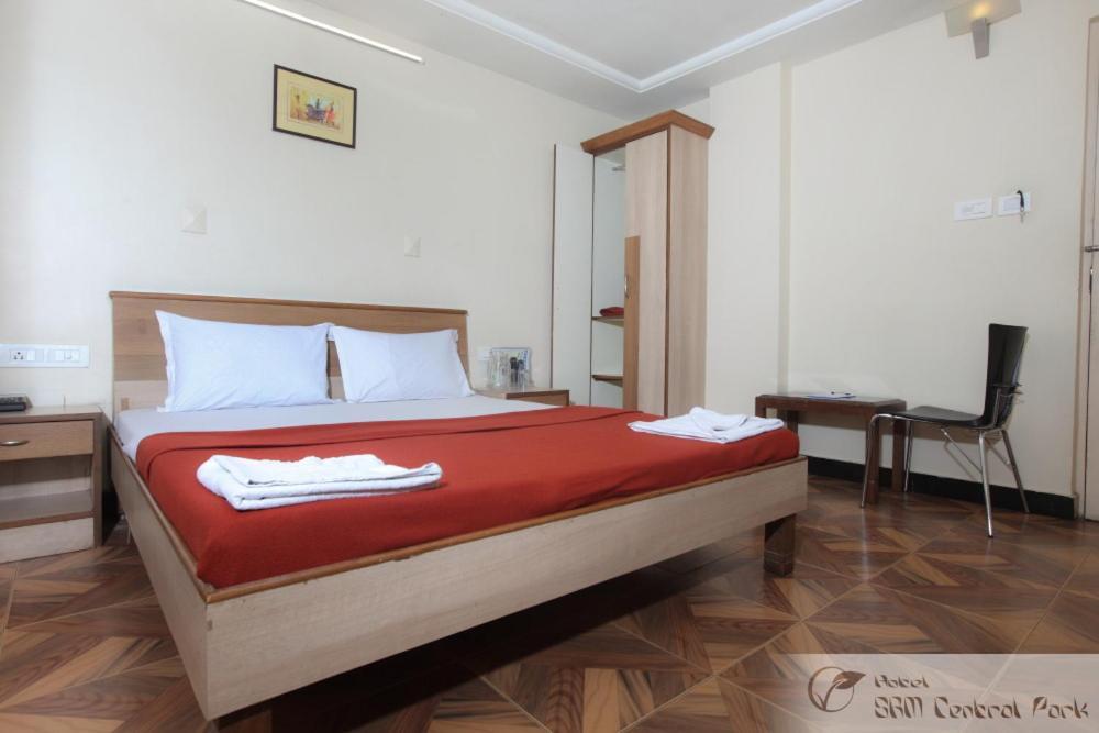 Hotel S R M Central Park Csennai Kültér fotó